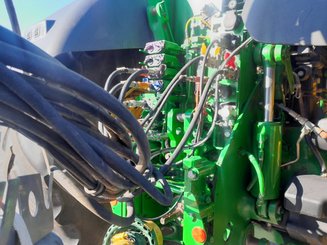 Farm tractor John Deere 8370R - 2