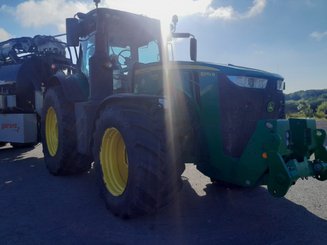 Farm tractor John Deere 8370R - 13