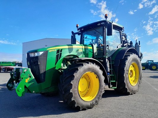 Farm tractor John Deere 8370R - 1