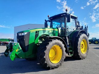 Farm tractor John Deere 8370R - 1
