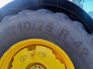 Farm tractor John Deere 8370R - 4
