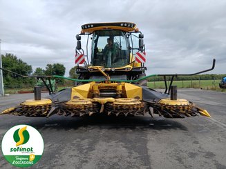Self-propelled forage harvester New Holland FR550 - 2