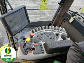 Self-propelled forage harvester New Holland FR550 - 12