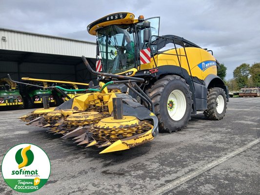 Self-propelled forage harvester New Holland FR550 - 1