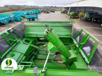 Combine harvester John Deere T670 - 10