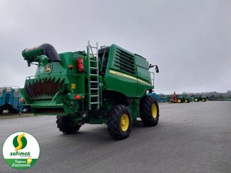 Combine harvester John Deere T670 - 4
