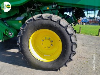 Combine harvester John Deere T660HM - 16