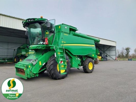 Combine harvester John Deere T670 - 1
