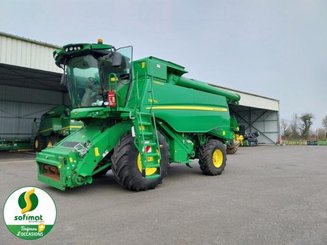 Combine harvester John Deere T670 - 1