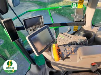 Self-propelled forage harvester John Deere 8300 - 1