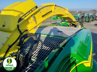 Self-propelled forage harvester John Deere 8300 - 6