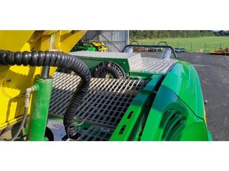 Self-propelled forage harvester John Deere 9700 - 17