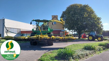 Self-propelled forage harvester John Deere 9900 - 1