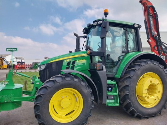 Farm tractor John Deere 6120M - 1