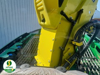 Self-propelled forage harvester John Deere 9700 - 20