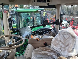 Farm tractor John Deere 6R215 - 1