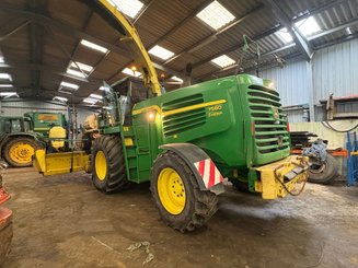 Self-propelled forage harvester John Deere 7580 - 1