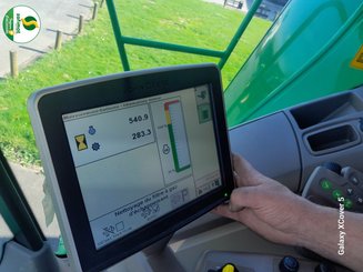 Combine harvester John Deere T660HM - 18