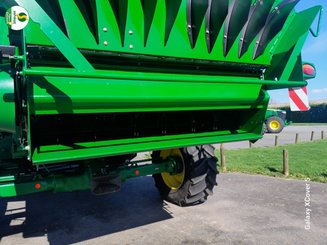 Combine harvester John Deere T660HM - 10