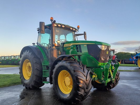 Farm tractor John Deere 6R175 - 1