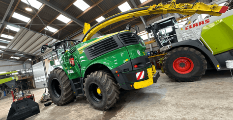 Self-propelled forage harvester John Deere 9900 - 1