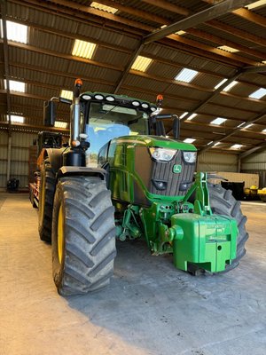Farm tractor John Deere 6250R - 1