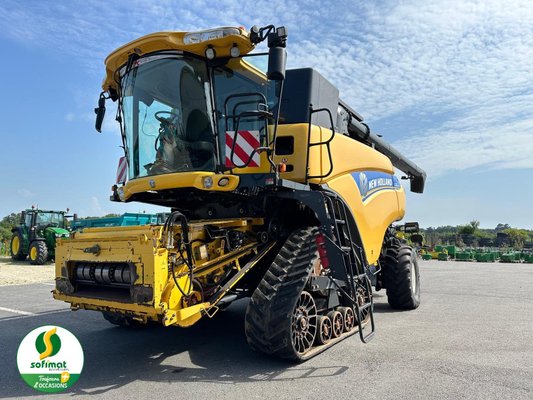 Combine harvester New Holland CR9070 - 1