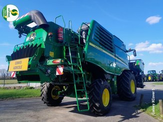 Combine harvester John Deere T560HM - 13