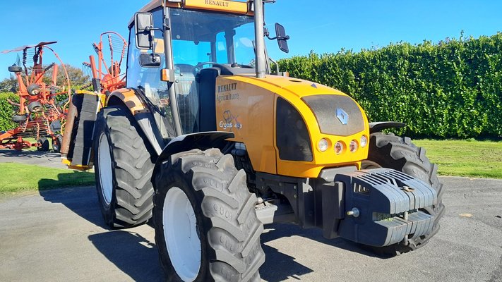 Farm tractor Renault ERGOS446 - 1