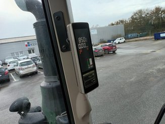 Farm tractor John Deere 6120M - 8