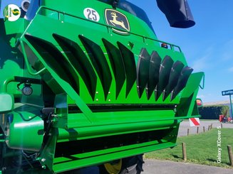 Combine harvester John Deere T660HM - 12