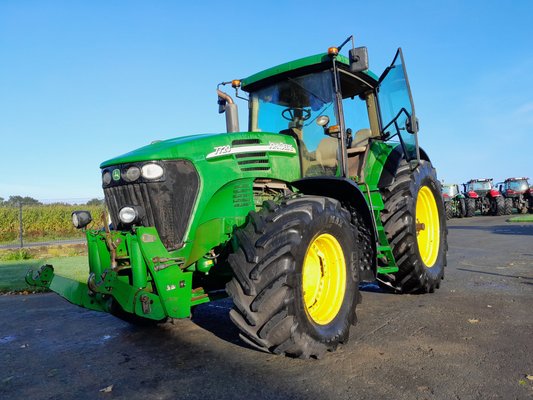 Farm tractor John Deere 7720 - 1