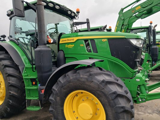 Farm tractor John Deere 6R175 - 1