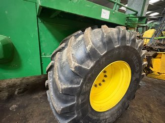 Self-propelled forage harvester John Deere 7580 - 4