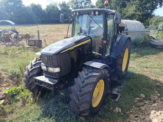 Farm tractor John Deere 6620 - 1