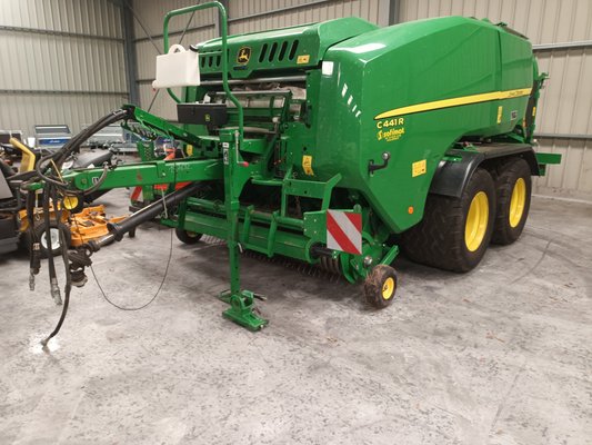 Baler wrapper combination John Deere C441R - 1