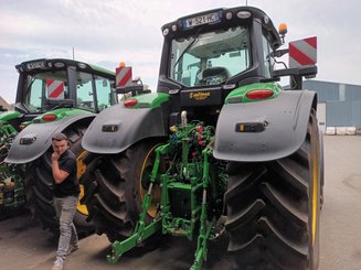 Farm tractor John Deere 6M250 - 1