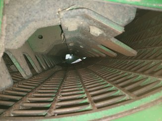 Combine harvester John Deere T660HM - 12