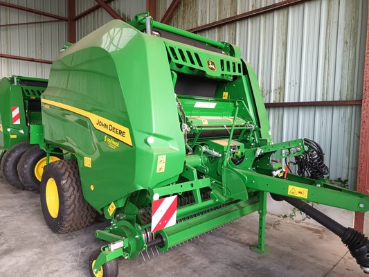 Round baler John Deere V461R - 1