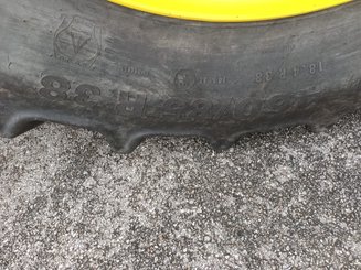 Farm tractor John Deere 6120M - 6