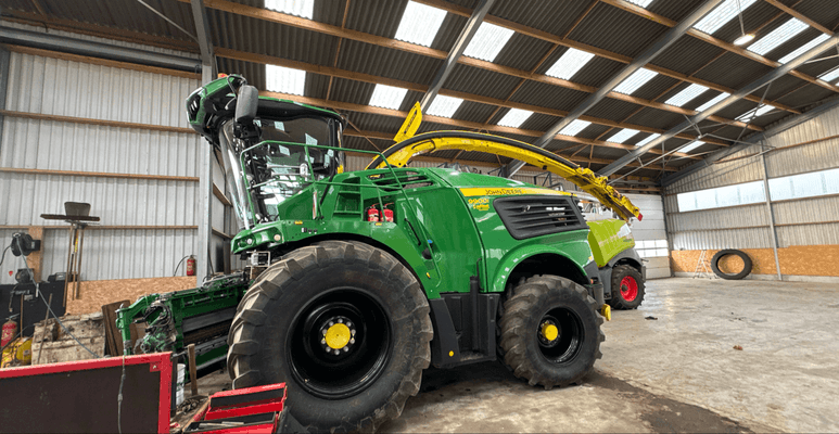 Self-propelled forage harvester John Deere 9900 - 1