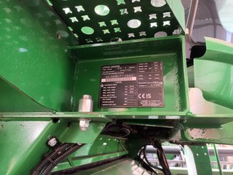 Combine harvester John Deere T660HM - 3