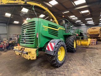 Self-propelled forage harvester John Deere 7580 - 2