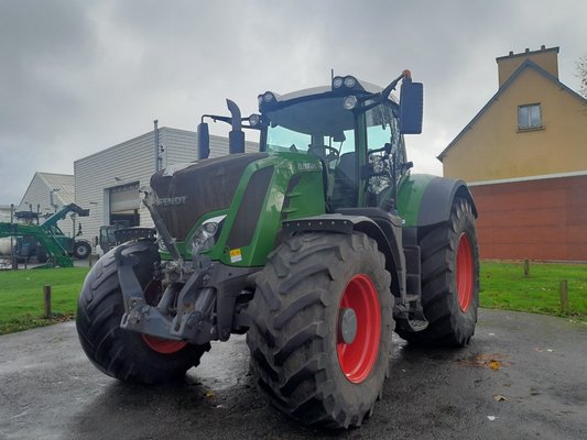 Farm tractor Fendt 826 - 1