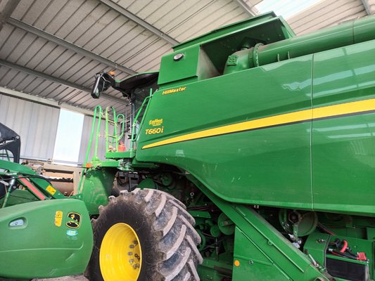 Combine harvester John Deere T660HM - 1