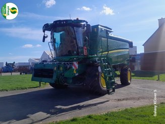 Combine harvester John Deere T660HM - 1