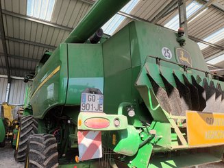 Combine harvester John Deere T660HM - 1