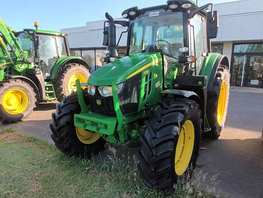 Farm tractor John Deere 6120M - 1