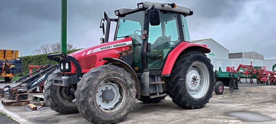 Farm tractor Massey Ferguson 5435 - 1