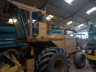 Self-propelled forage harvester New Holland 2205 - 1